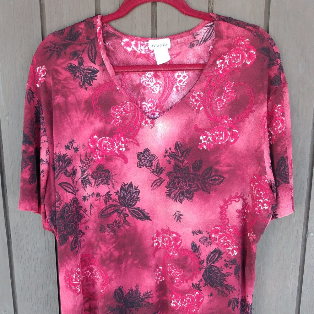 🌎Red Floral V-Neck T-Shirt